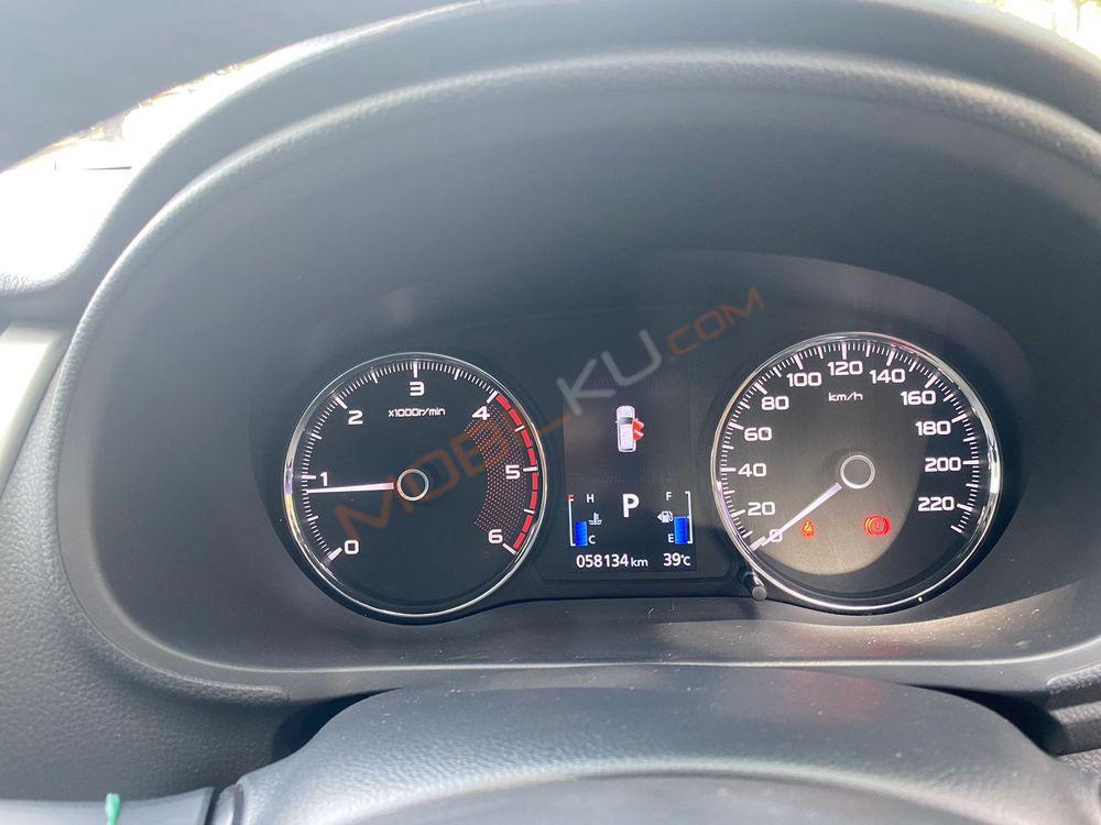 Mobil Mitsubishi Pajero 2018