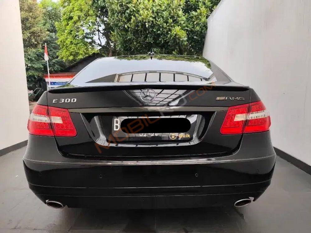 Mobil Mercedes-Benz E-Class 2011