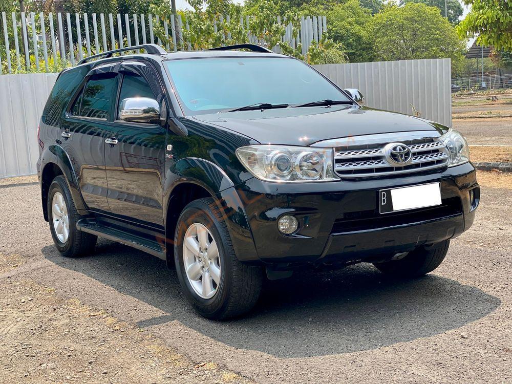 Mobil Toyota Fortuner 2011