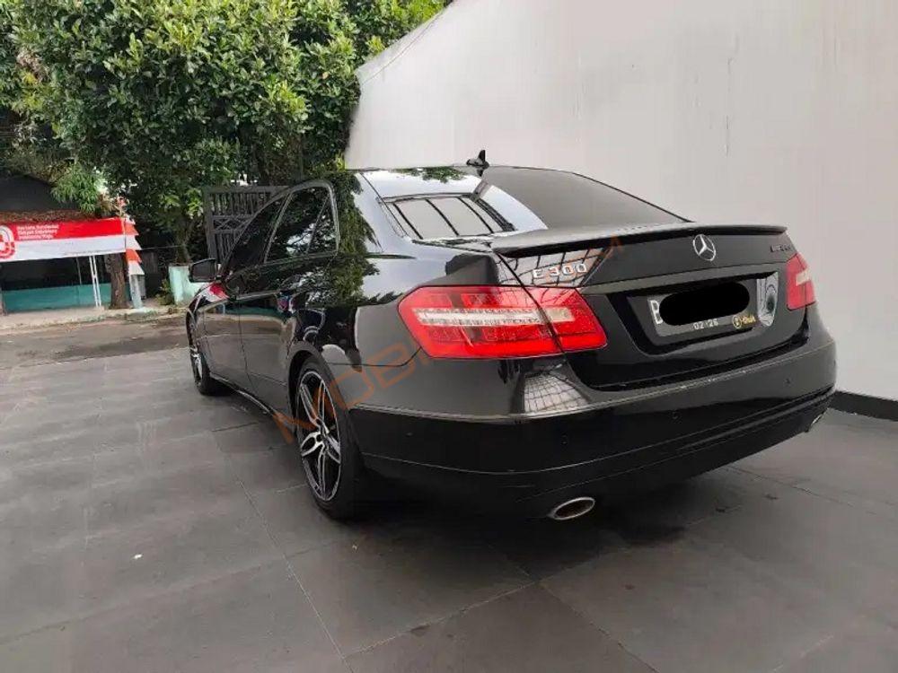 Mobil Mercedes-Benz E-Class 2011