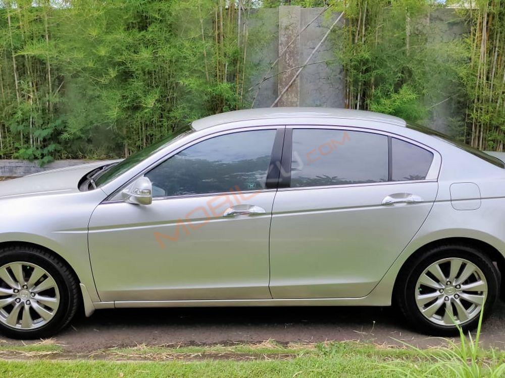 Mobil Honda Accord 2012