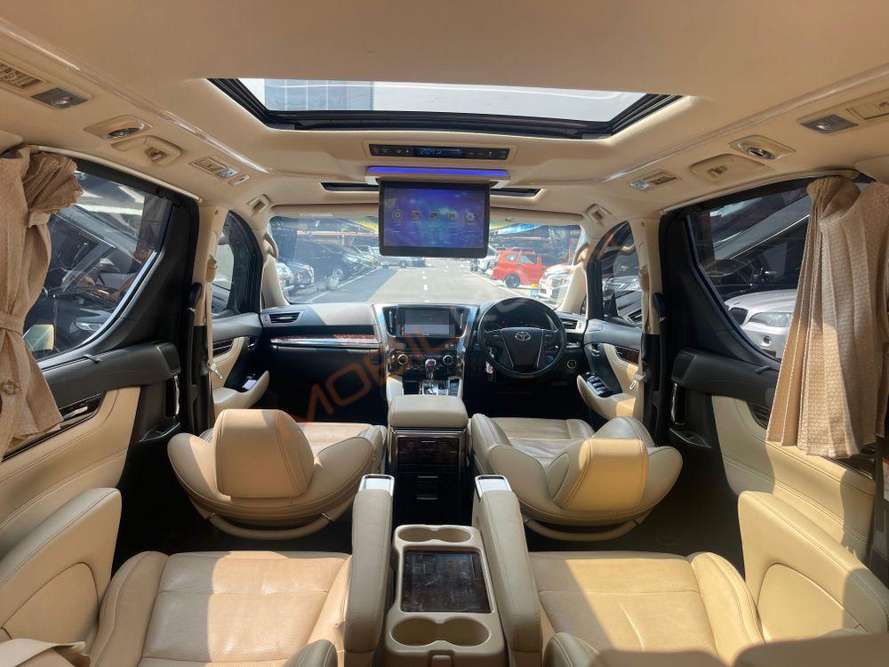 Mobil Toyota Alphard 2020