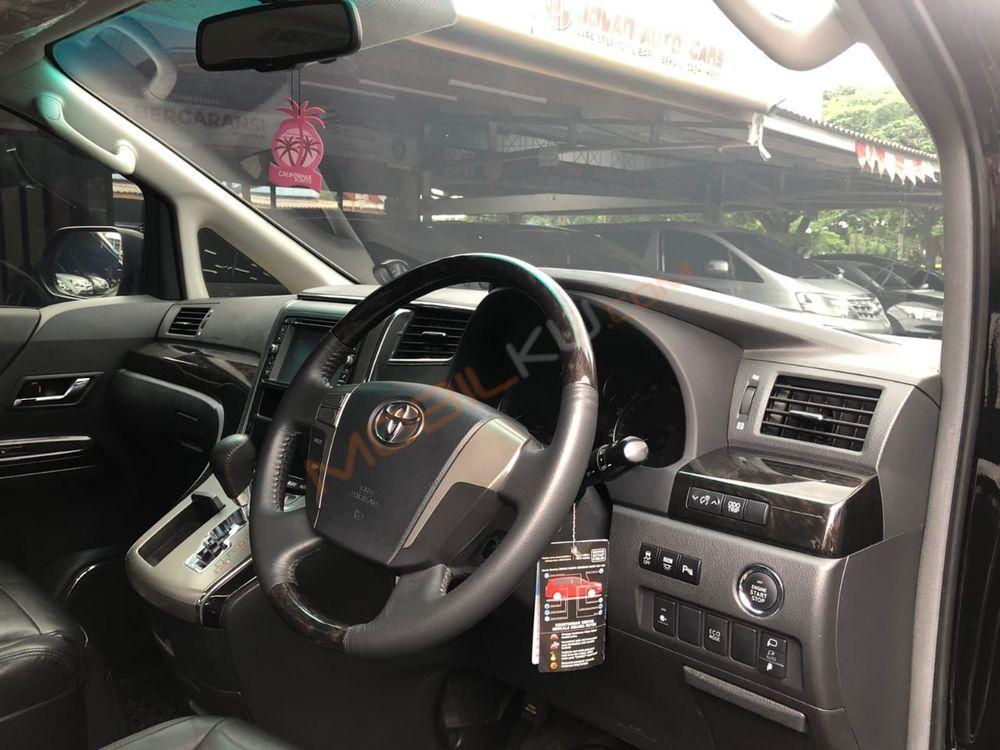 Mobil Toyota Vellfire 2014