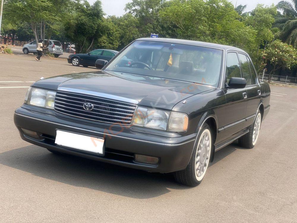 Mobil Toyota Crown 1995