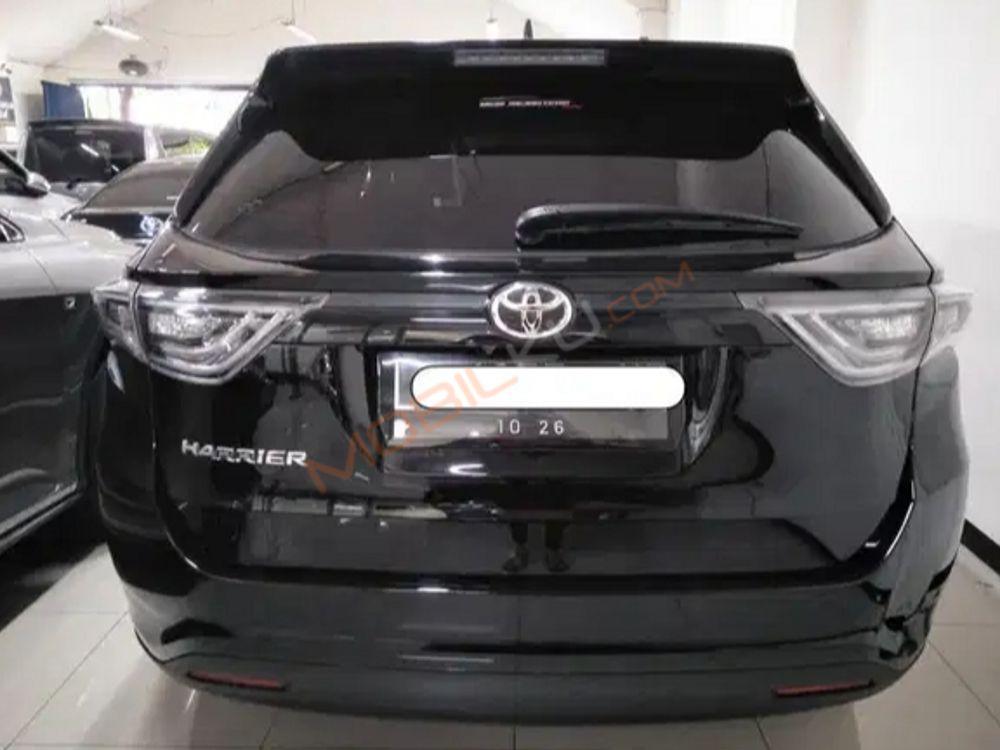 Mobil Toyota Harrier 2015