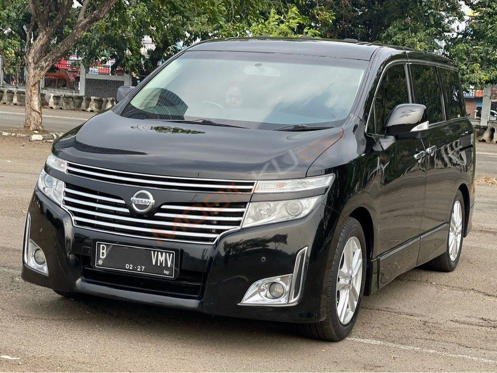 Mobil Nissan Elgrand 2013