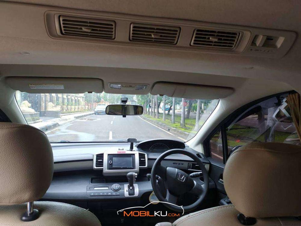 Mobil Honda Freed 2013