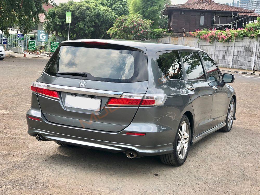 Mobil Honda Odyssey 2012