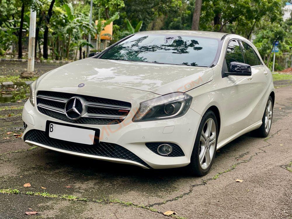 Mobil Mercedes-Benz A-Class 2013