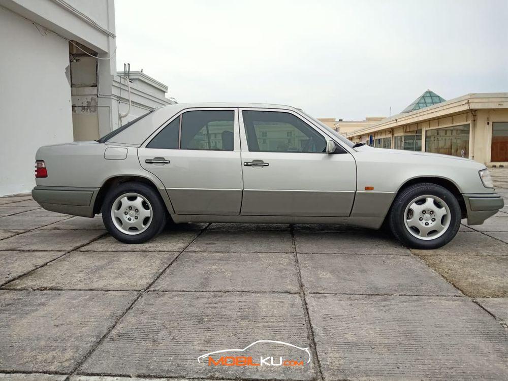 Mobil Mercedes-Benz E-Class 1995