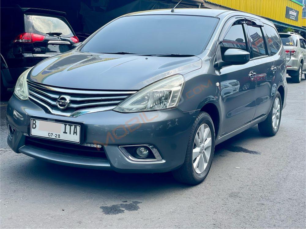 Mobil Nissan Livina 2015