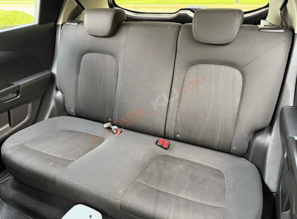 Mobil Chevrolet Aveo 2014