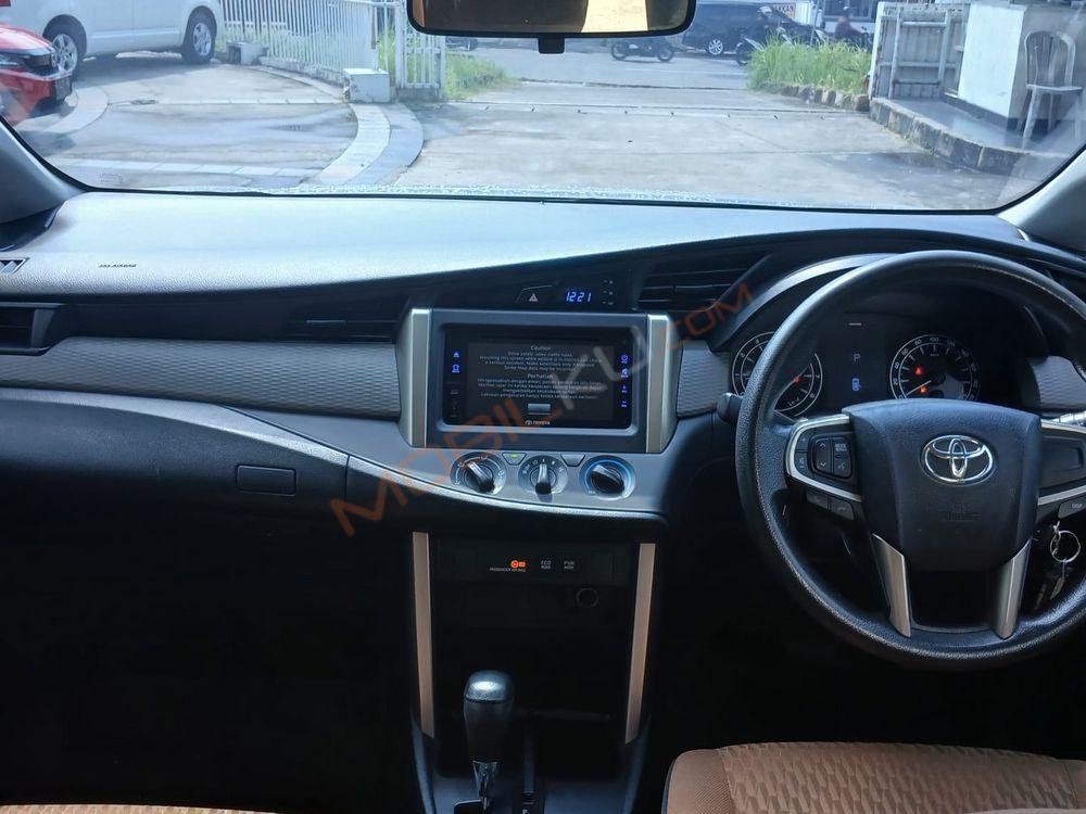 Mobil Toyota Kijang Innova 2018
