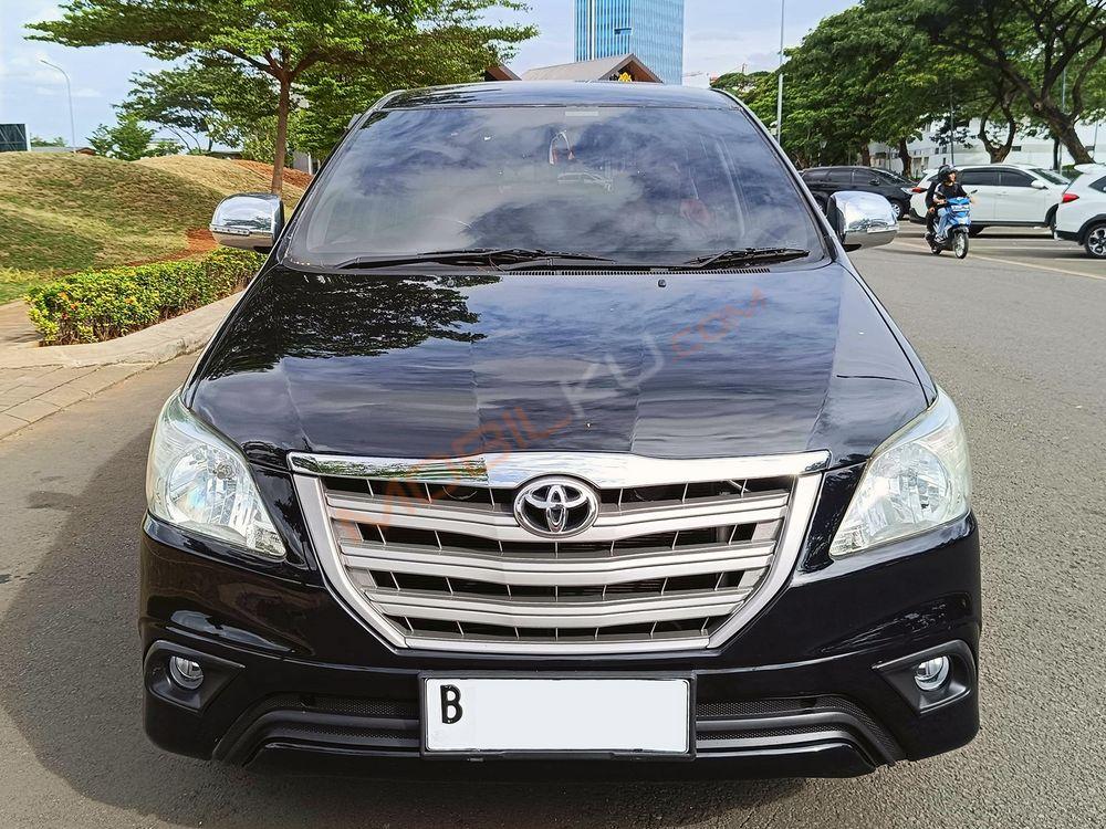 Mobil Toyota Kijang Innova 2014