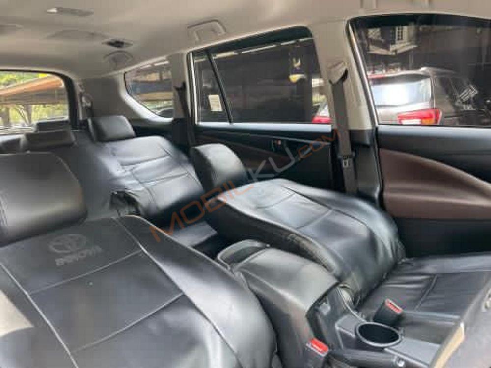 Mobil Toyota Kijang Innova 2021