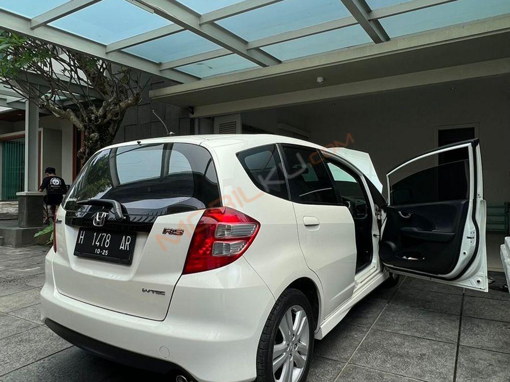 Mobil Honda Jazz 2010