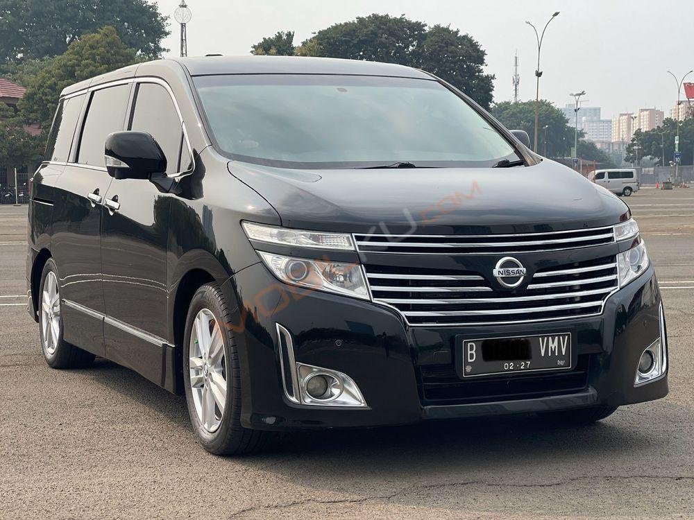Mobil Nissan Elgrand 2013