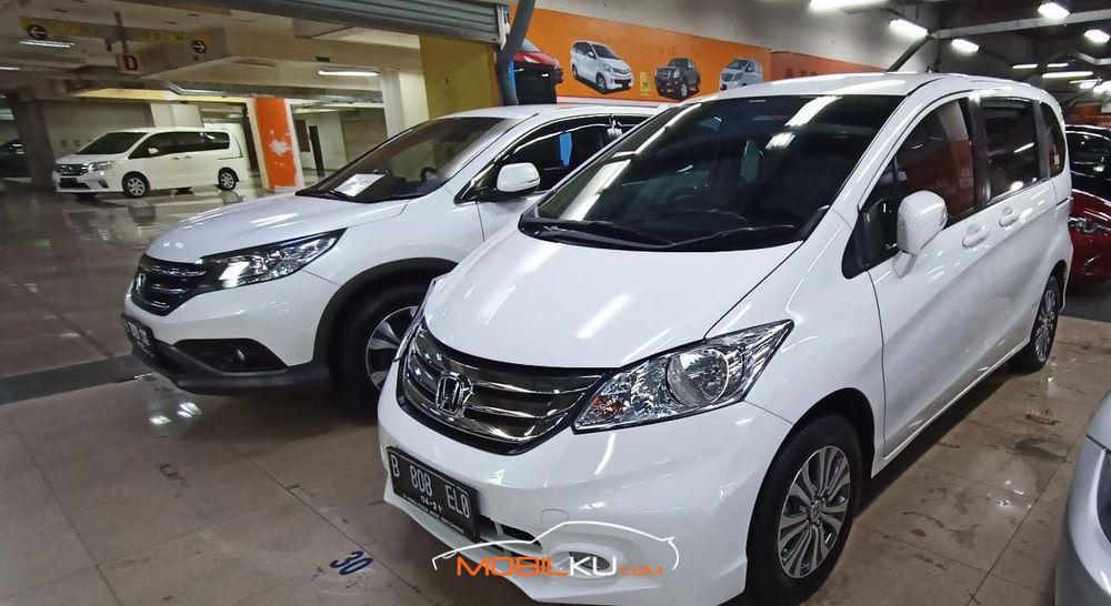 Mobil Honda Freed 2016