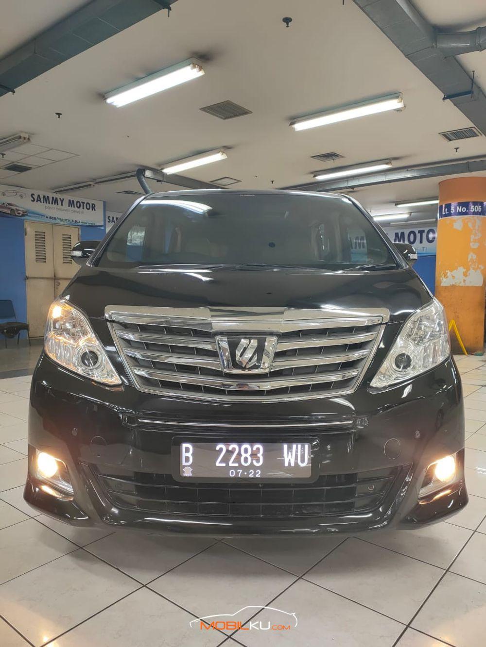 Mobil Toyota Alphard 2012