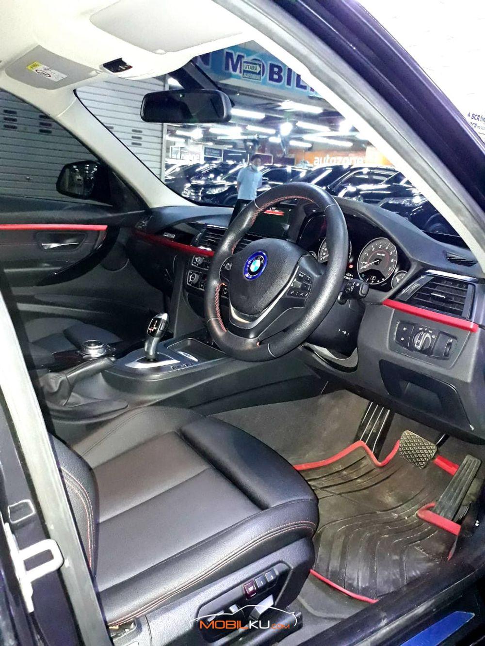 Mobil BMW 3 Series 2014