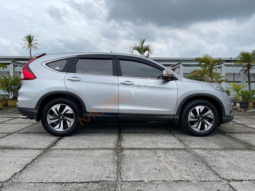 Mobil Honda CR-V 2015