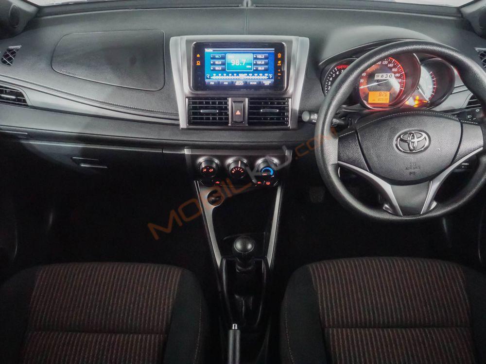 Mobil Toyota Yaris 2016
