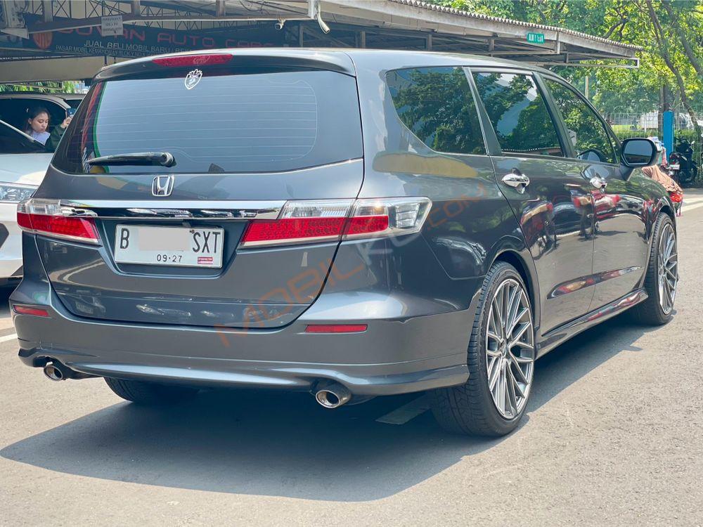 Mobil Honda Odyssey 2012
