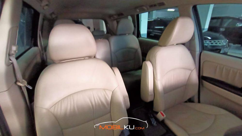 Mobil Mitsubishi Grandis 2008