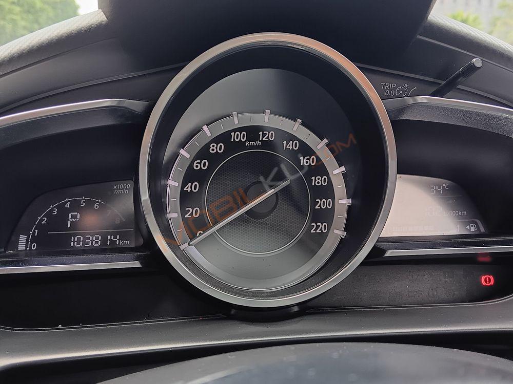 Mobil Mazda 2 Hatchback 2015