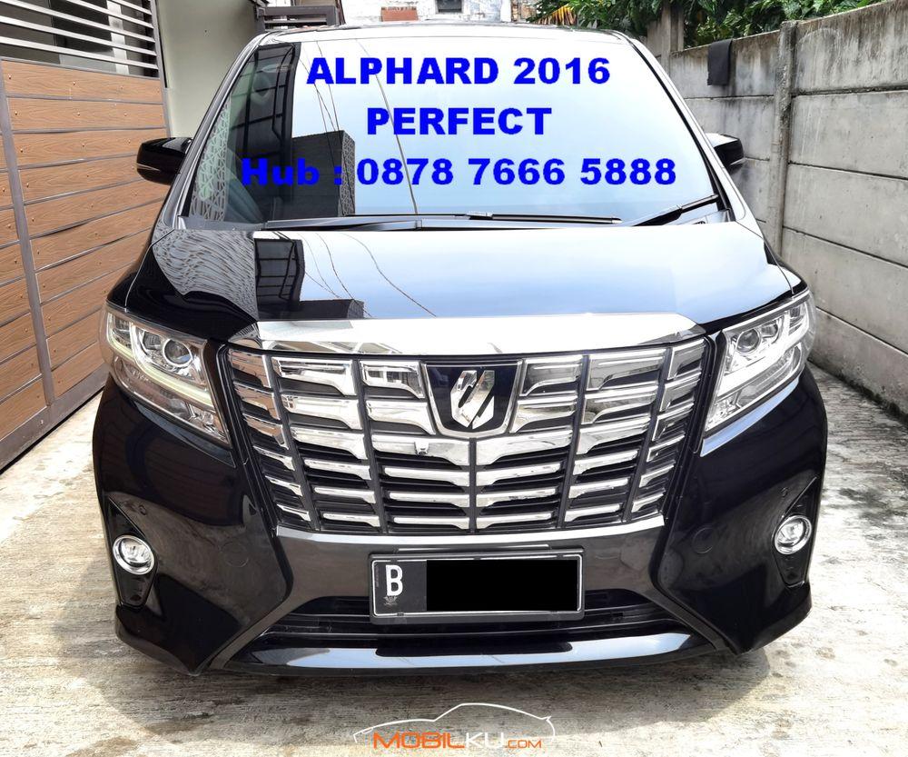 Mobil Toyota Alphard 2016
