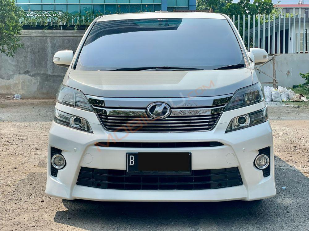 Mobil Toyota Vellfire 2014