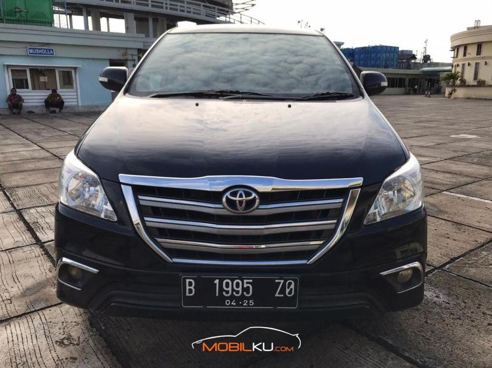 Mobil Toyota Kijang Innova 2015