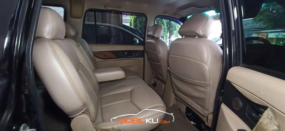 Mobil Isuzu Panther 2005