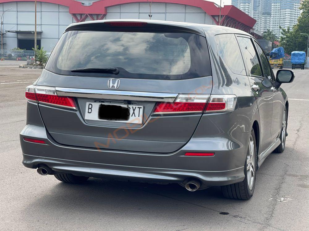 Mobil Honda Odyssey 2012