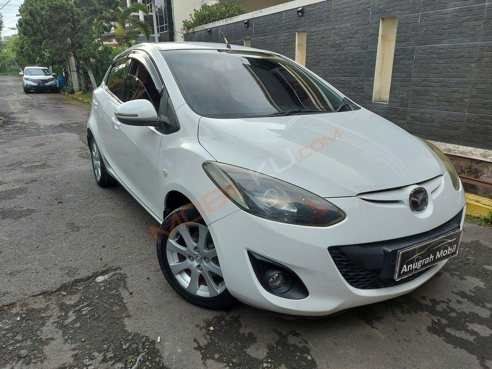 Mobil Mazda 2 Hatchback 2012