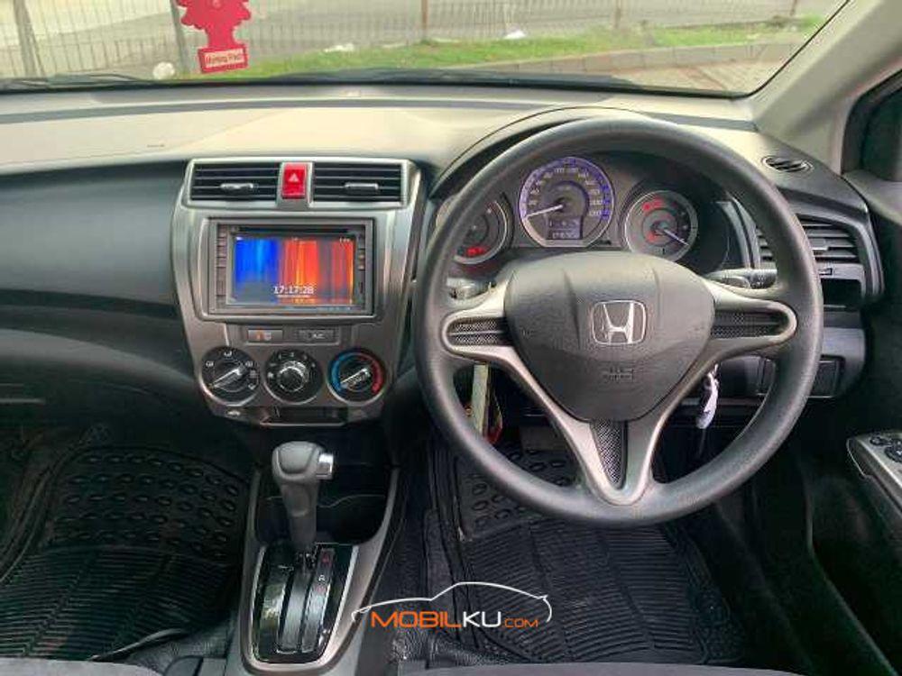 Mobil Honda City Sedan 2012