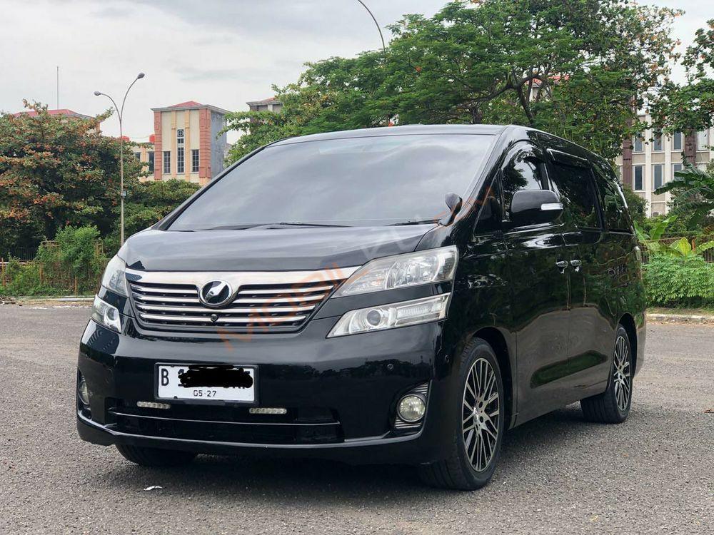 Mobil Toyota Vellfire 2010