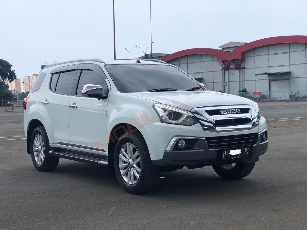 Mobil Isuzu MU-X 2017
