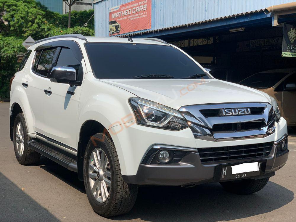Mobil Isuzu MU-X 2017