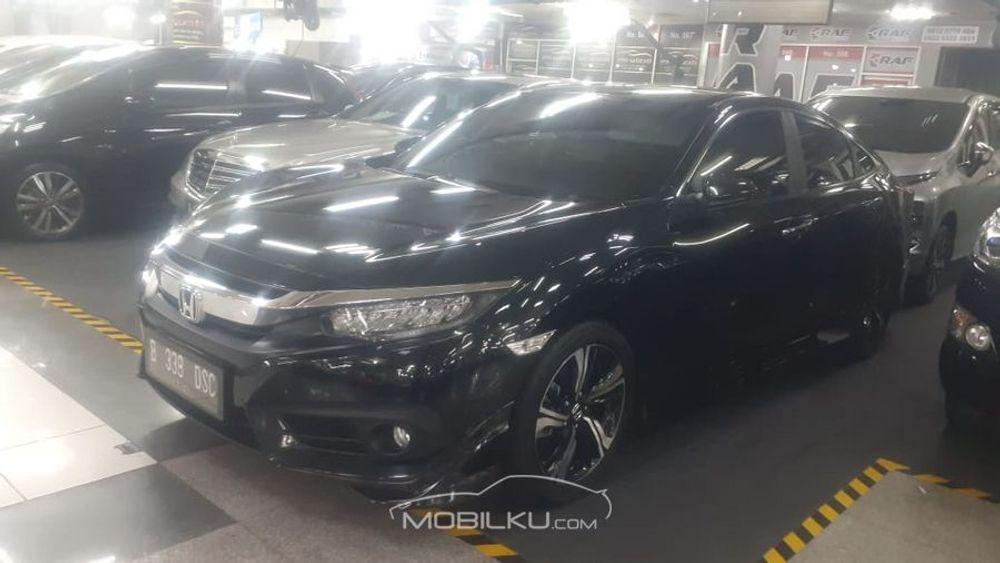 Mobil Honda Civic Sedan 2016