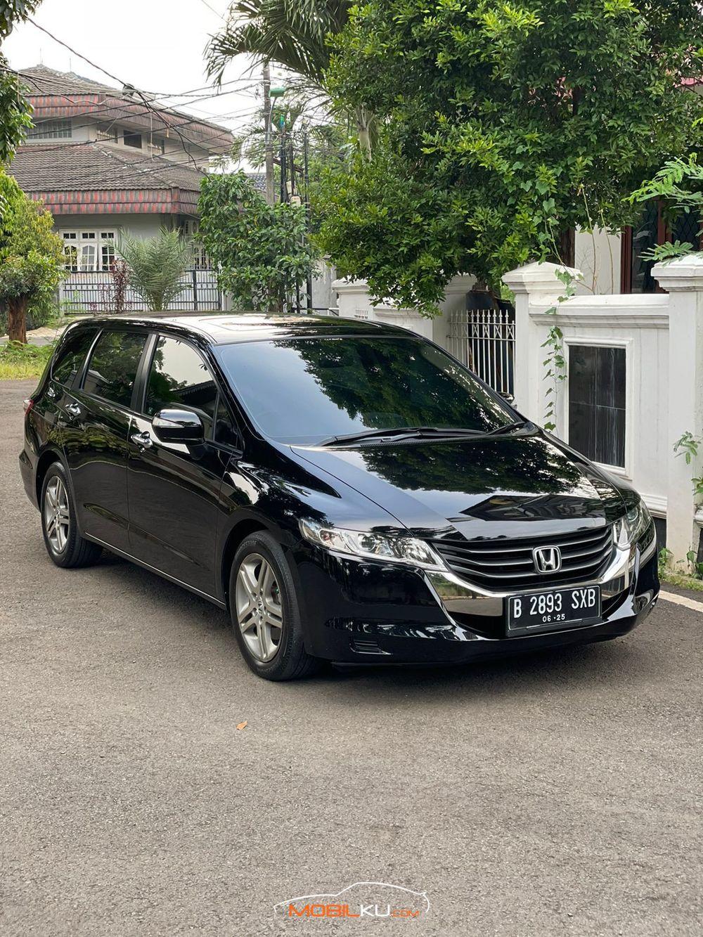 Mobil Honda Odyssey 2010