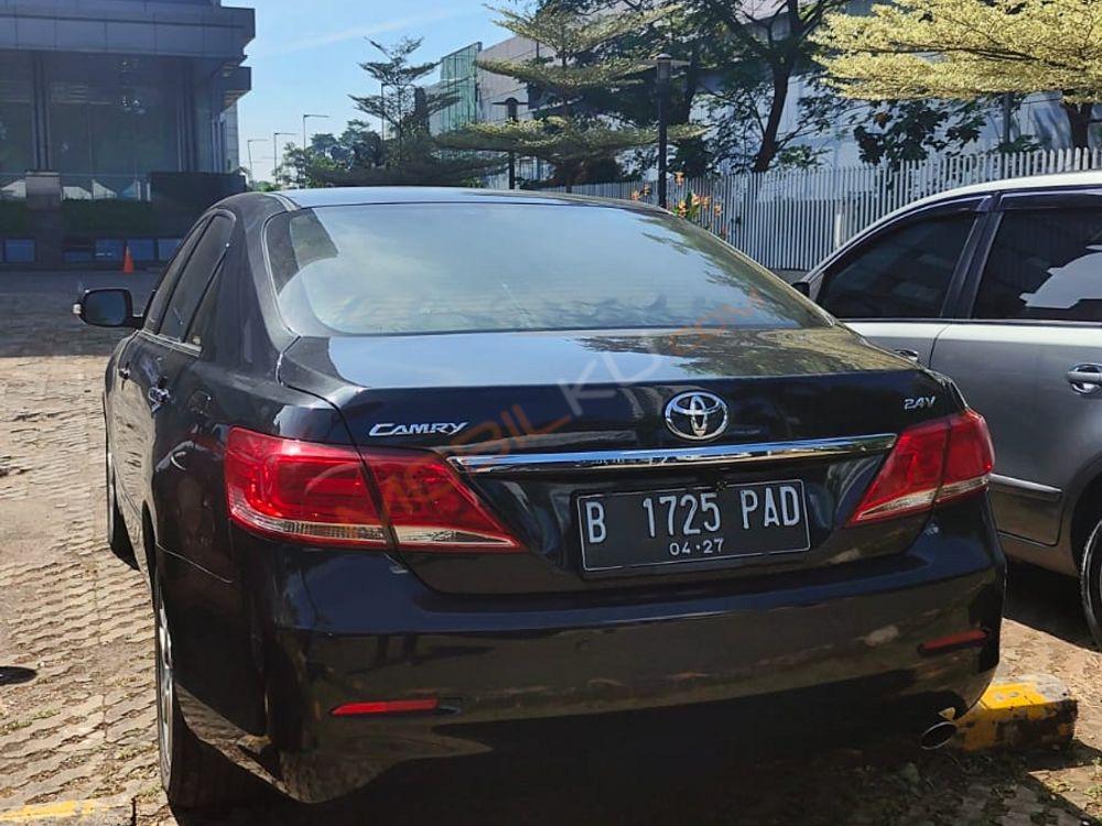 Mobil Toyota Camry 2012