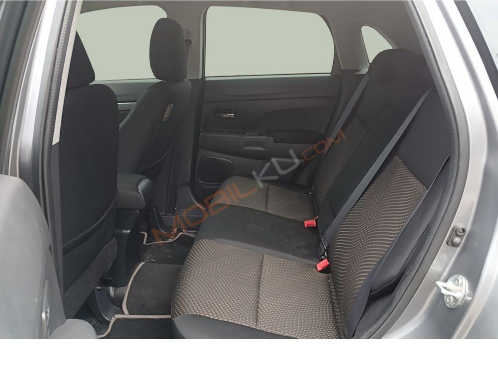 Mobil Mitsubishi Outlander Sport 2015