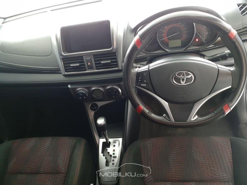 Mobil Toyota Yaris 2014