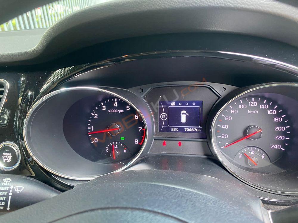 Mobil Kia Sedona 2017