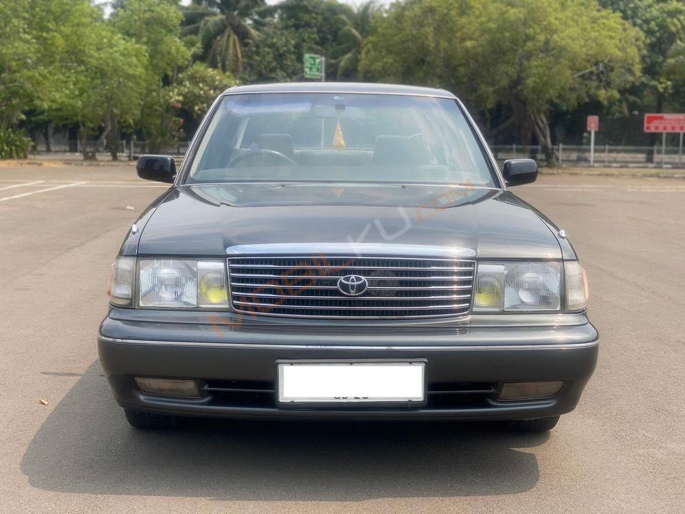 Mobil Toyota Crown 1995