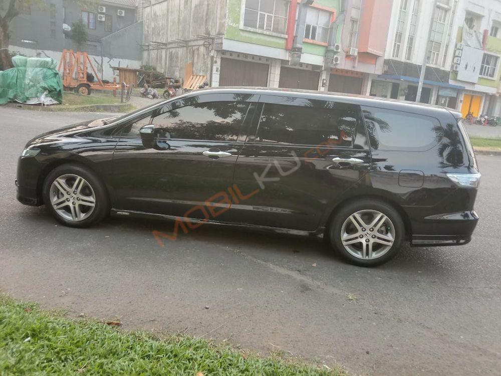 Mobil Honda Odyssey 2012