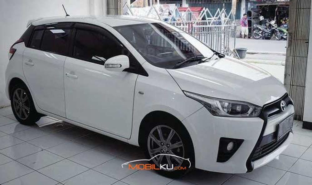 Mobil Toyota Yaris 2016