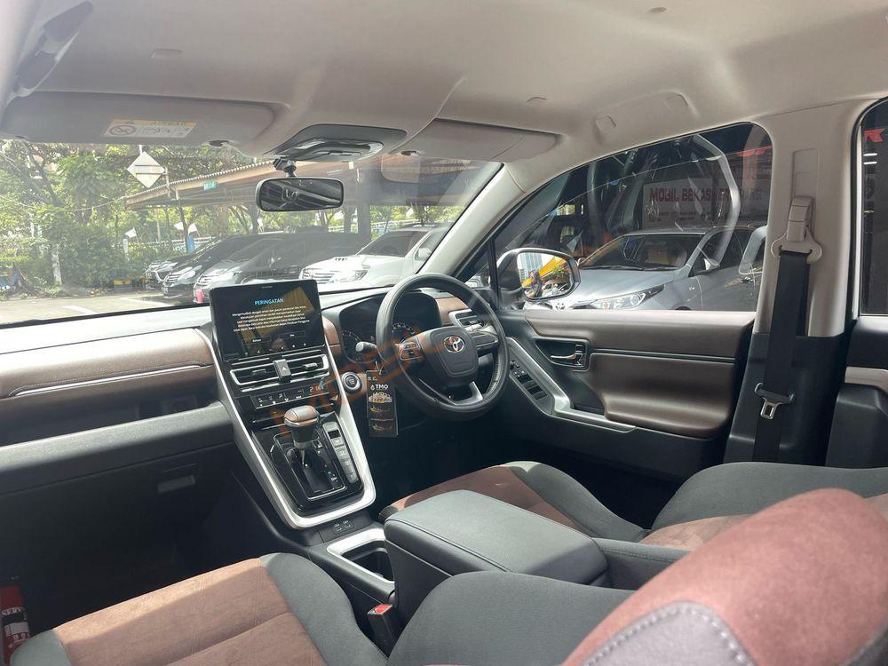 Mobil Toyota Kijang Innova Zenix 2023