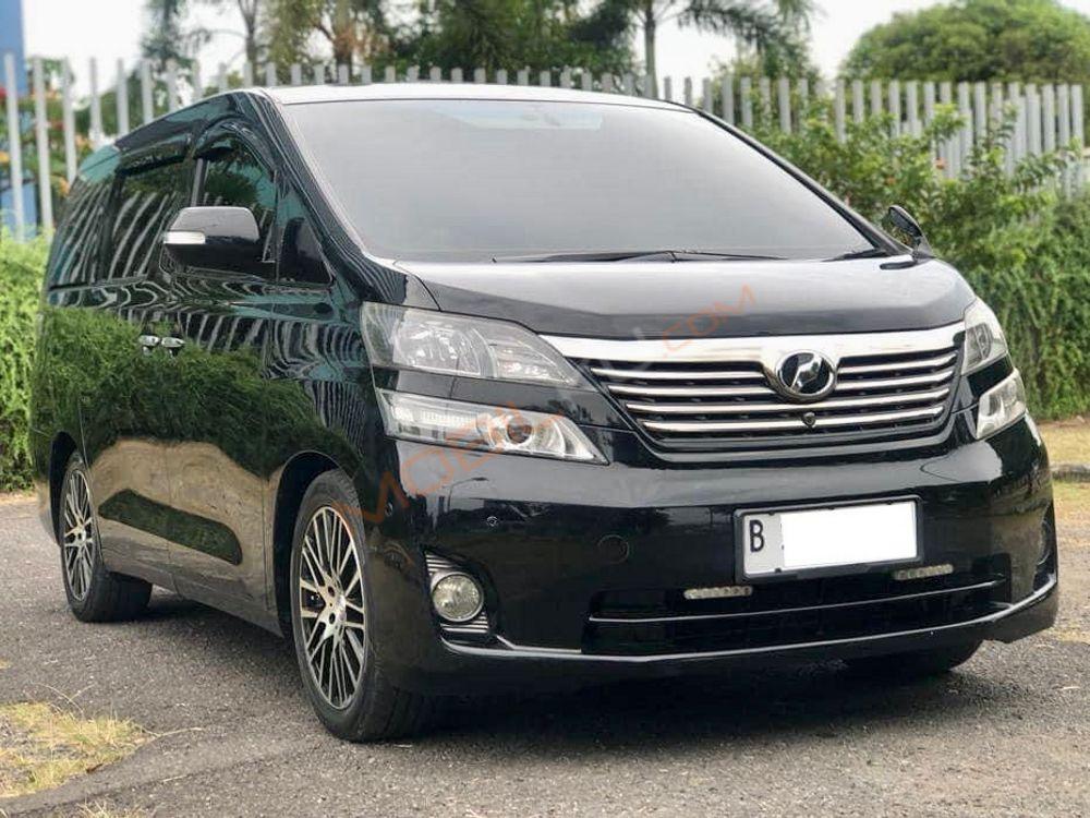 Mobil Toyota Vellfire 2010